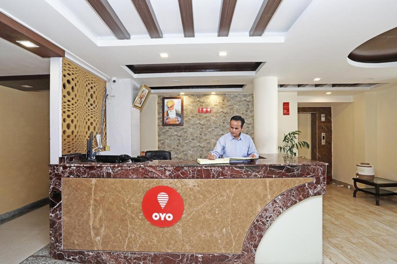 Oyo 4956 Hotel Maharaja Palace Kanpur Exterior foto