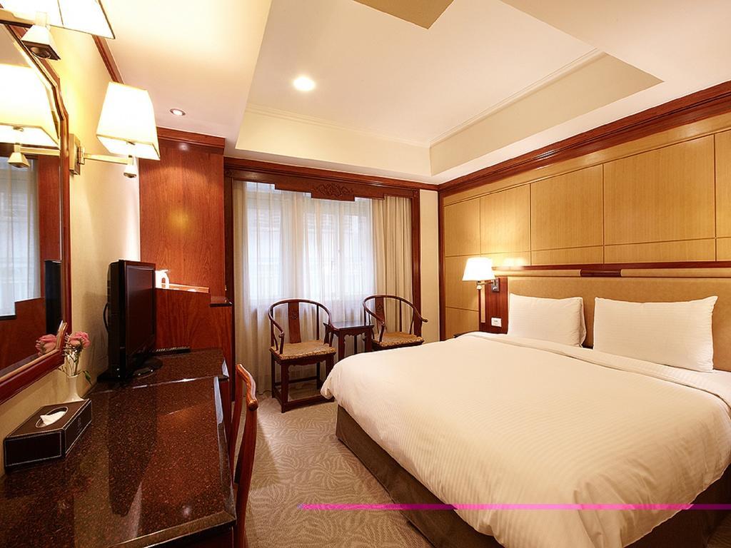 Oyo 4956 Hotel Maharaja Palace Kanpur Habitación foto